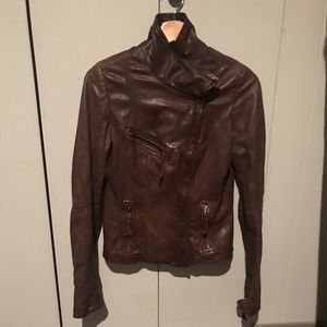 Women’s Medium size leather jacket.